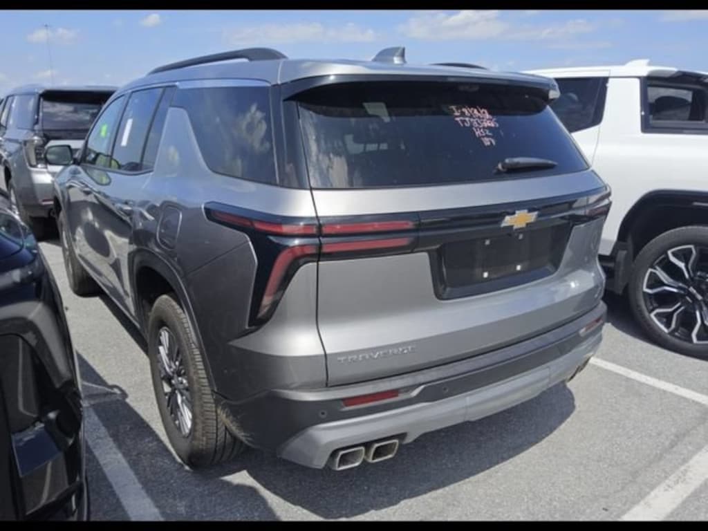Used 2026 Chevrolet Traverse LT SUV