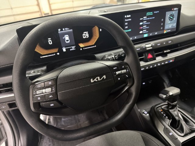 2025 Kia K4 LXS - Photo 18