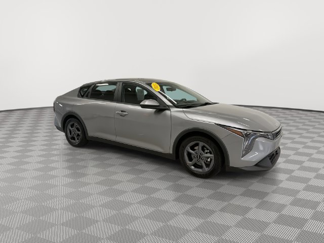 2025 Kia K4 LXS - Photo 14