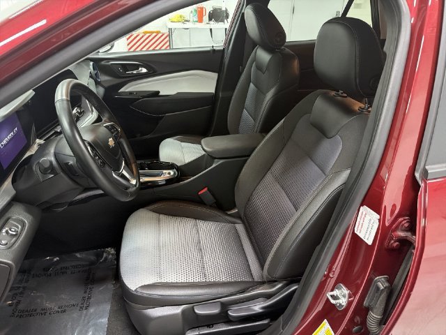 2025 Chevrolet Trax LT - Photo 22