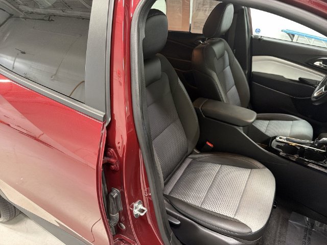 2025 Chevrolet Trax LT - Photo 21