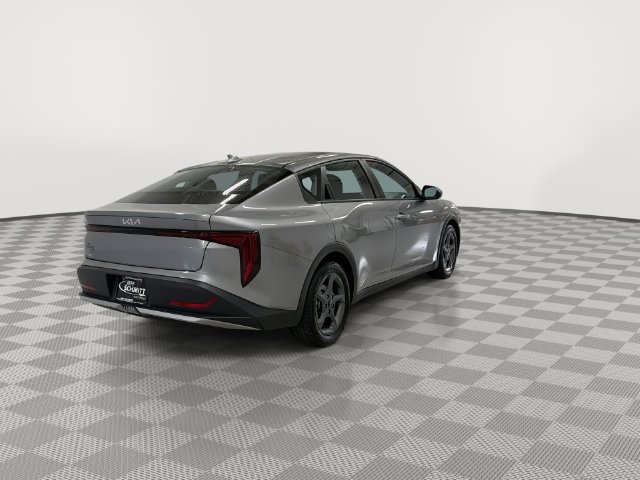 2025 Kia K4 LXS - Photo 11