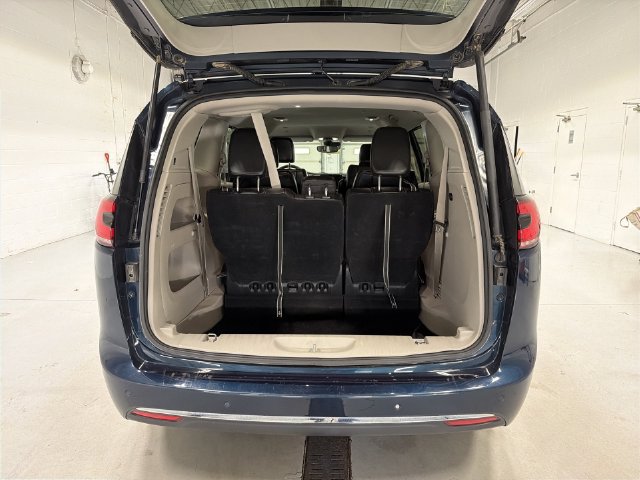 2024 Chrysler Pacifica Touring L - Photo 13