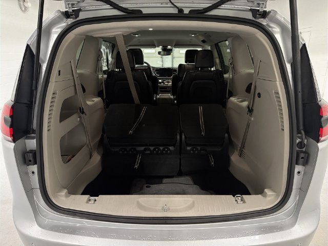 2024 Chrysler Pacifica Touring L - Photo 15