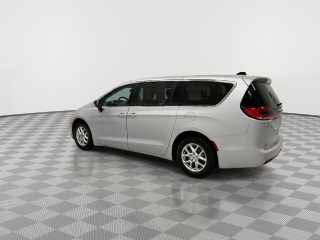 2024 Chrysler Pacifica Touring L - Photo 6