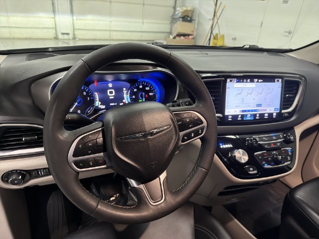 2024 Chrysler Pacifica Touring L - Photo 17