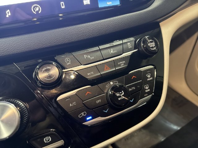 2024 Chrysler Pacifica Touring L - Photo 29