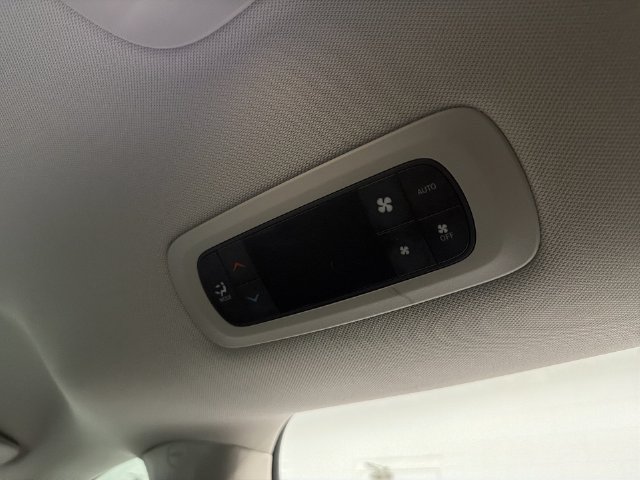 2024 Chrysler Pacifica Touring L - Photo 18