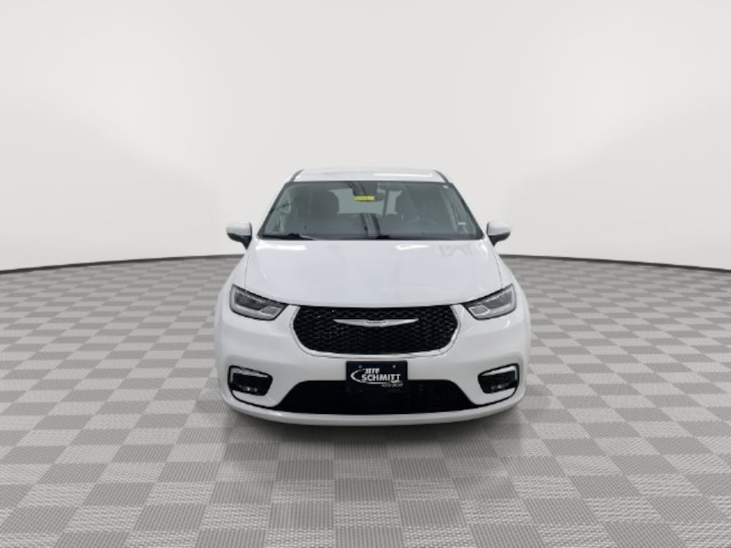 Used 2024 Chrysler Pacifica Touring L
