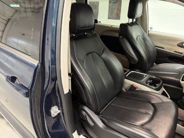 2024 Chrysler Pacifica Touring L - Photo 18