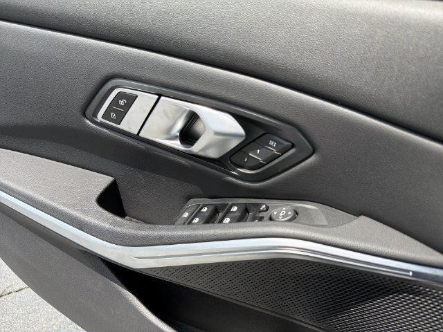 2022 BMW 3 Series 330i - Photo 22