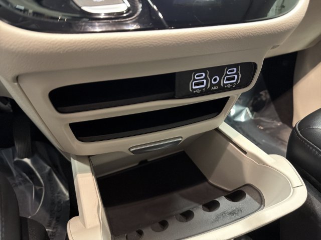 2024 Chrysler Pacifica Touring L - Photo 26