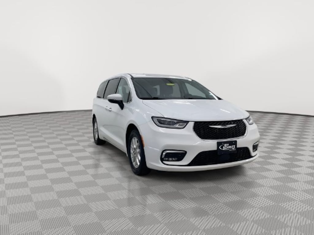 Used 2024 Chrysler Pacifica Touring L