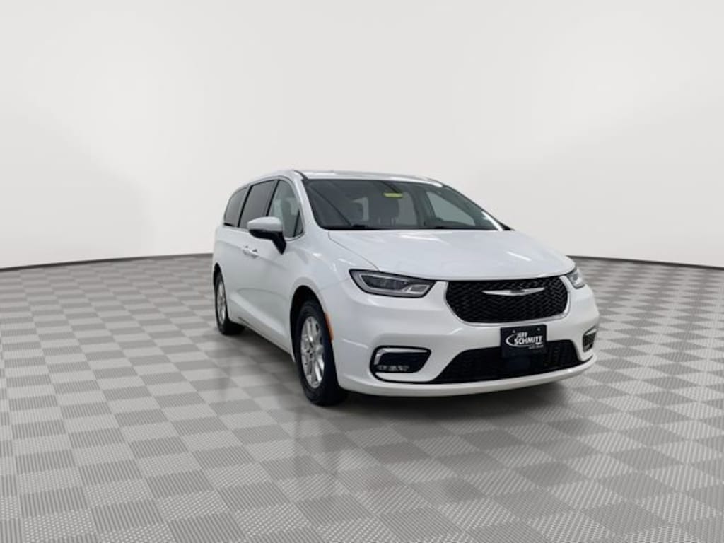 Used 2024 Chrysler Pacifica Touring L