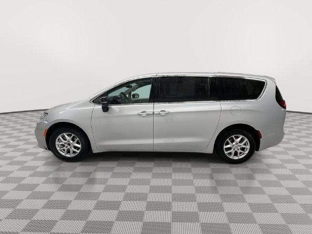 2024 Chrysler Pacifica Touring L - Photo 5