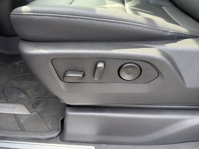 2025 Chevrolet Silverado 3500HD LTZ - Photo 22