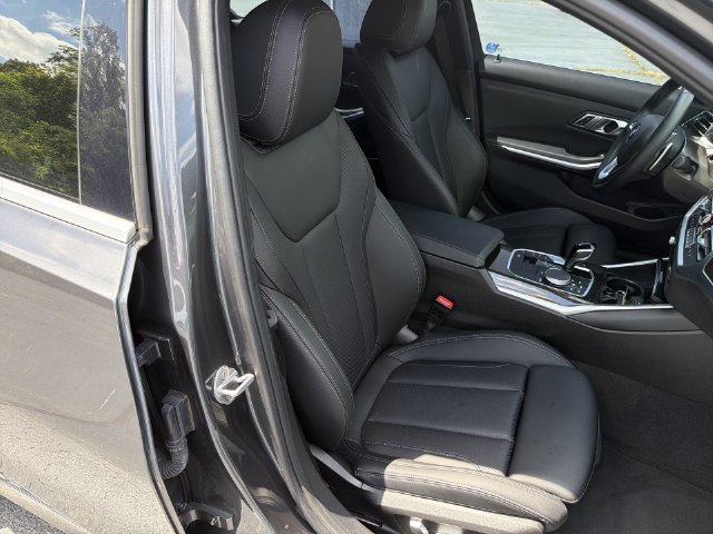 2022 BMW 3 Series 330i - Photo 18