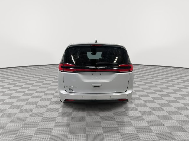 2024 Chrysler Pacifica Touring L - Photo 8