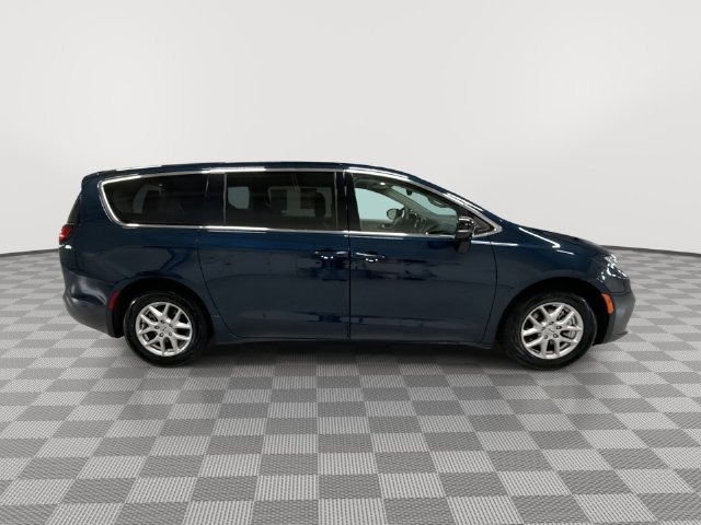 2024 Chrysler Pacifica Touring L - Photo 11