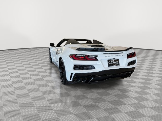 2027 Chevrolet Corvette 2LT - Photo 8