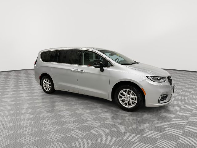 2024 Chrysler Pacifica Touring L - Photo 12