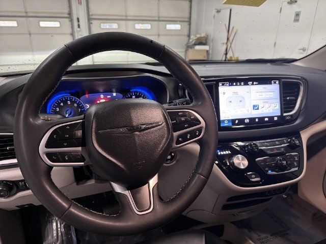 2024 Chrysler Pacifica Touring L - Photo 19