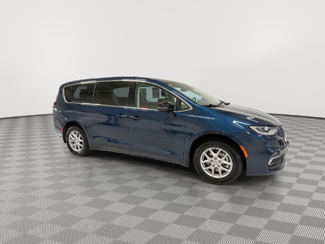 2024 Chrysler Pacifica Touring L - Photo 12