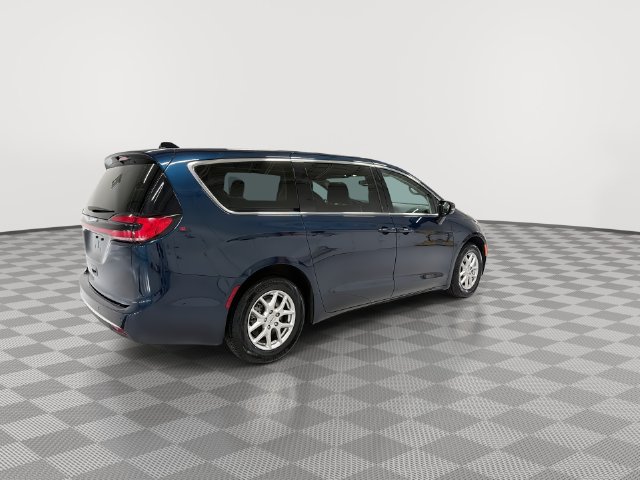 2024 Chrysler Pacifica Touring L - Photo 10