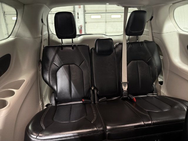 2024 Chrysler Pacifica Touring L - Photo 16