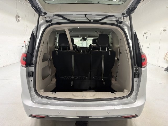 2024 Chrysler Pacifica Touring L - Photo 14
