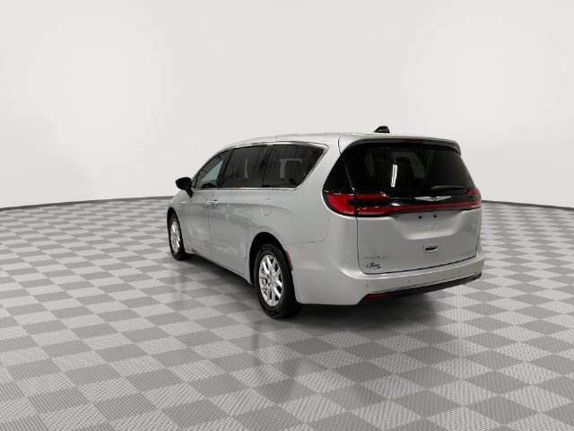 2024 Chrysler Pacifica Touring L - Photo 7