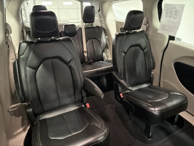 2024 Chrysler Pacifica Touring L - Photo 15