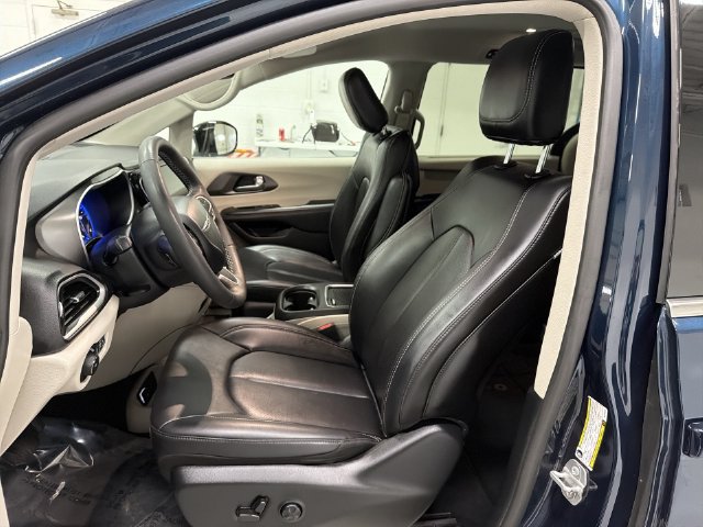 2024 Chrysler Pacifica Touring L - Photo 19