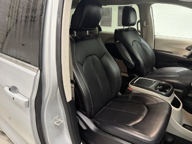 2024 Chrysler Pacifica Touring L - Photo 20