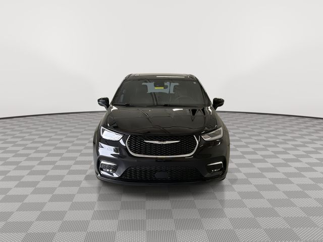 Used 2026 Chrysler Pacifica Limited Minivan/Van