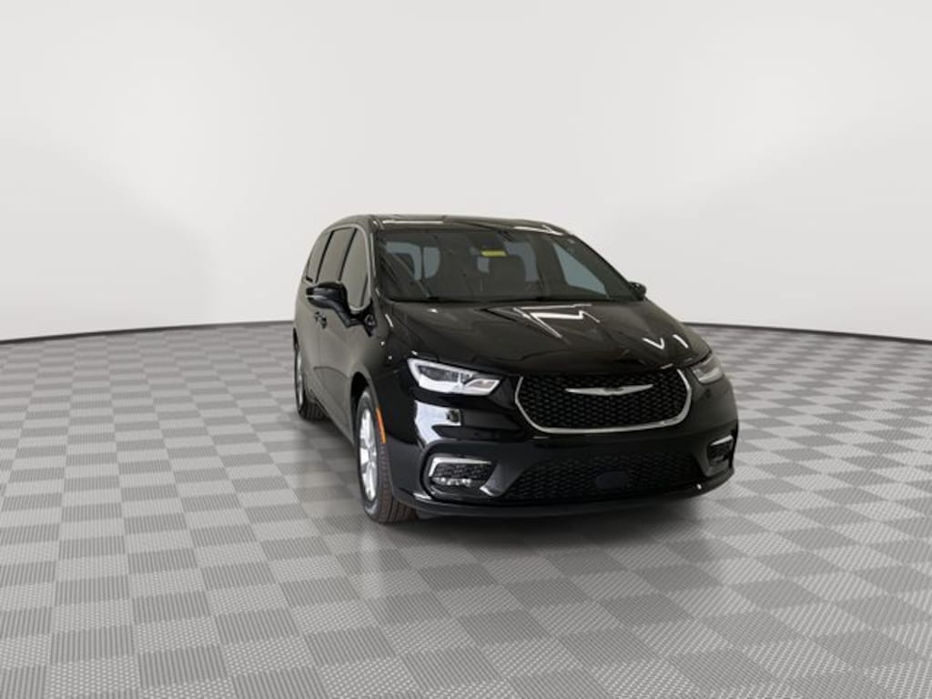 Used 2026 Chrysler Pacifica Limited Minivan/Van