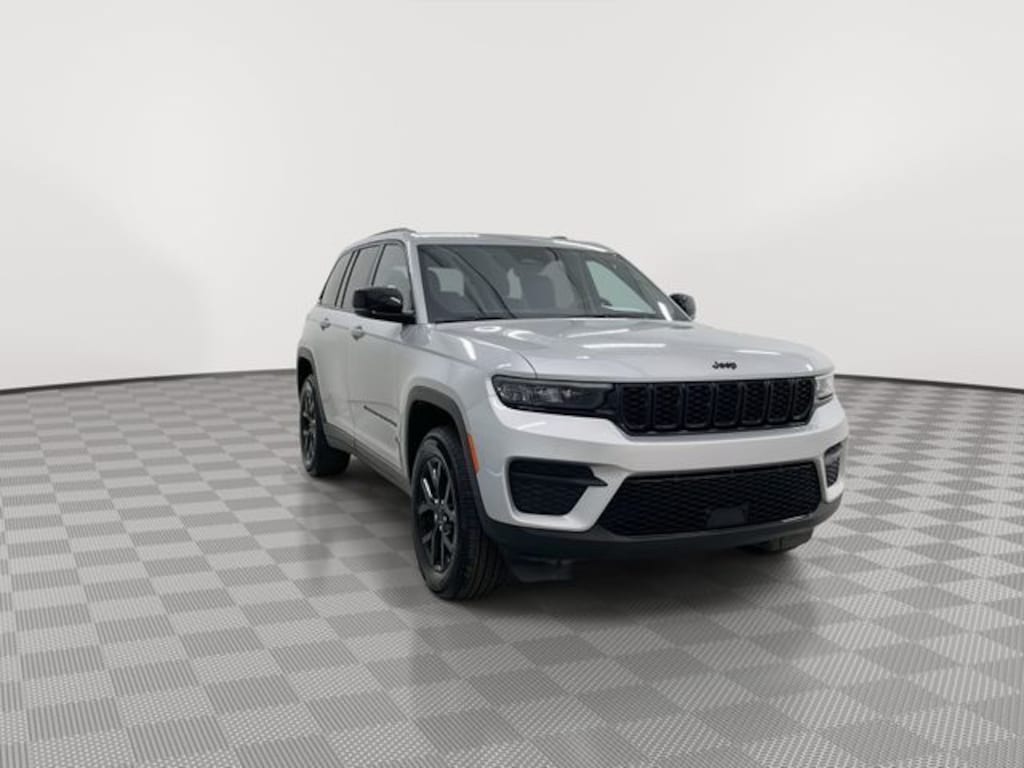 Used 2024 Jeep Grand Cherokee Laredo SUV
