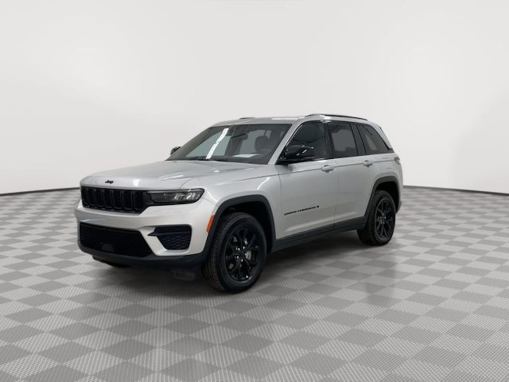 Used 2024 Jeep Grand Cherokee Laredo SUV