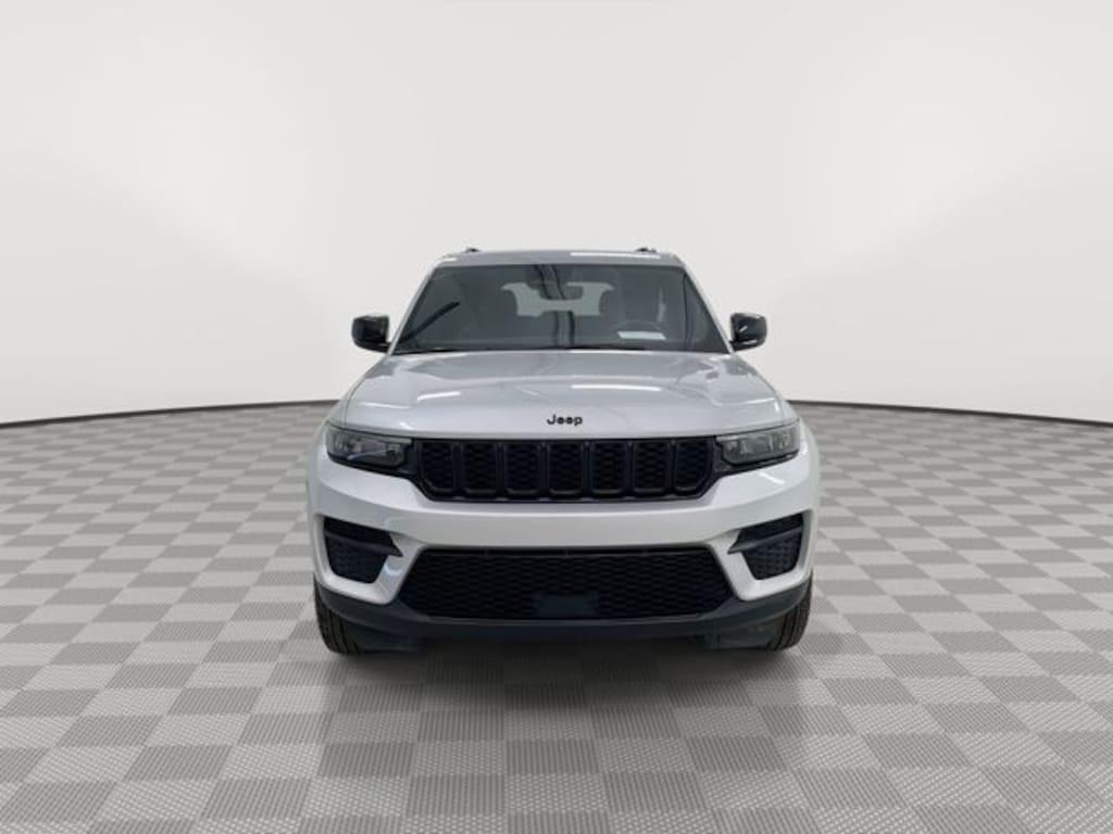 Used 2024 Jeep Grand Cherokee Laredo SUV