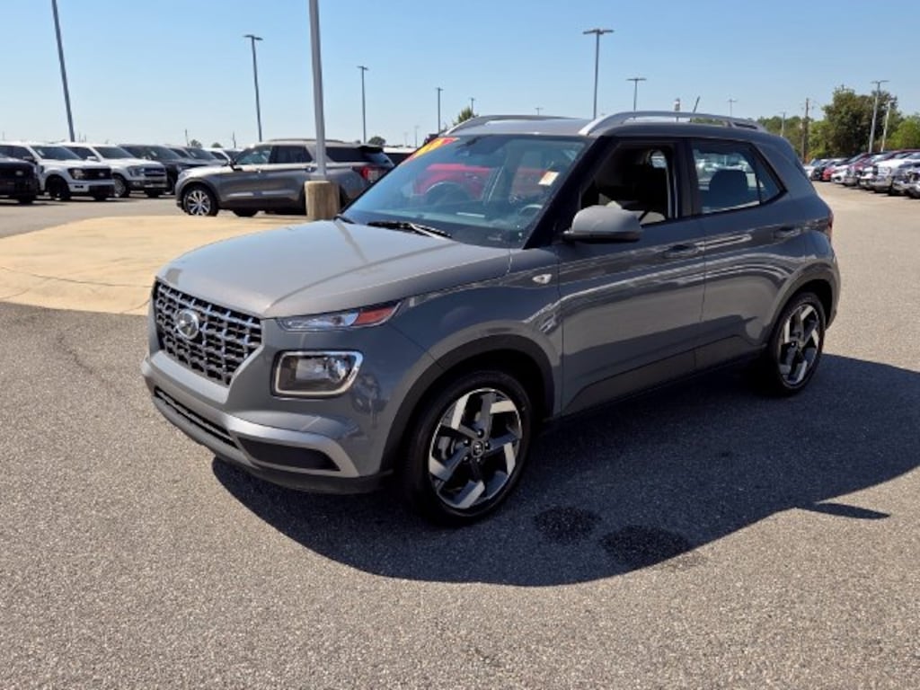 Used 2023 Hyundai Venue SEL SUV