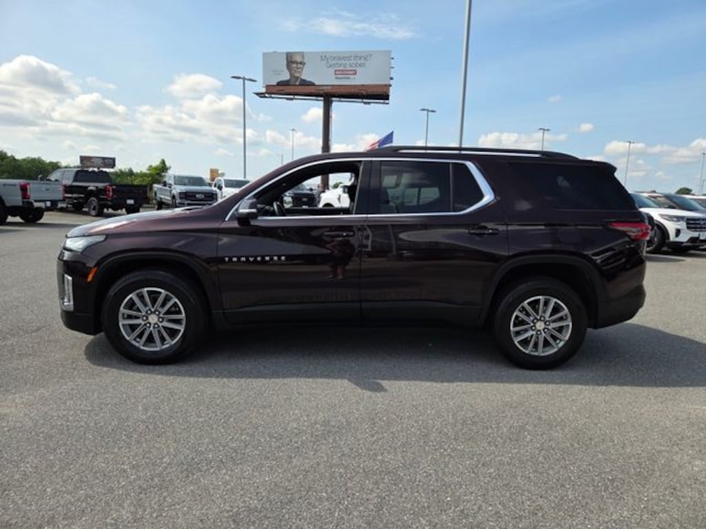 Used 2023 Chevrolet Traverse LT SUV