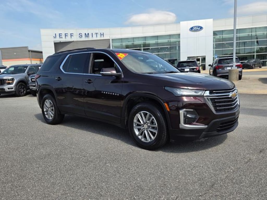 Used 2023 Chevrolet Traverse LT SUV
