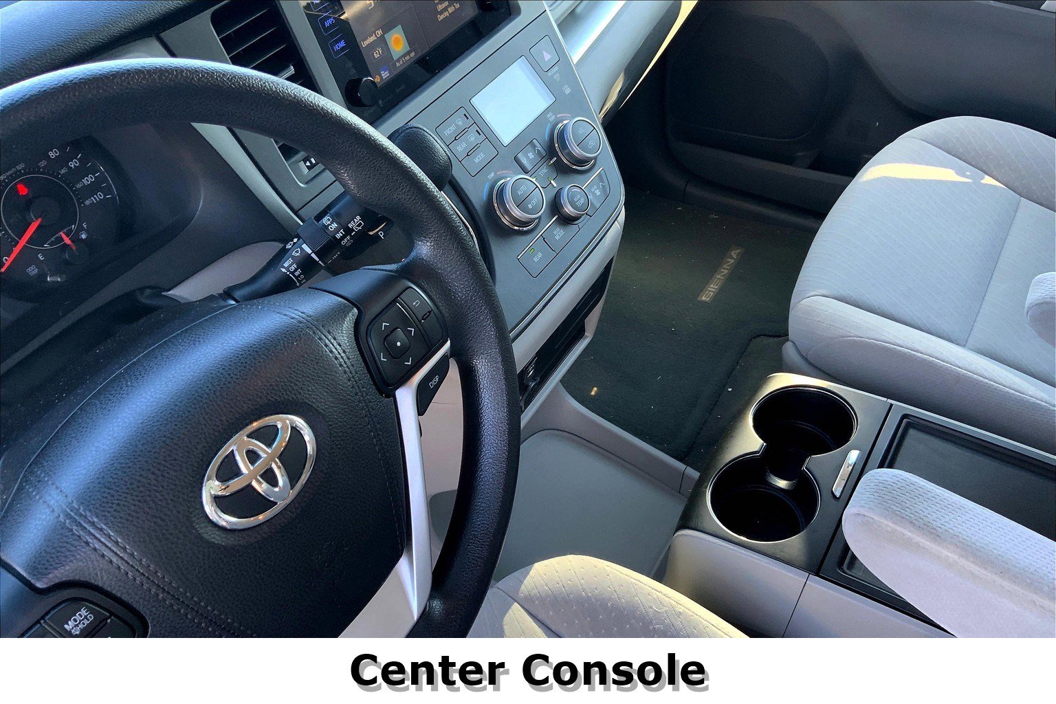 2017 Toyota Sienna LE - Photo 18