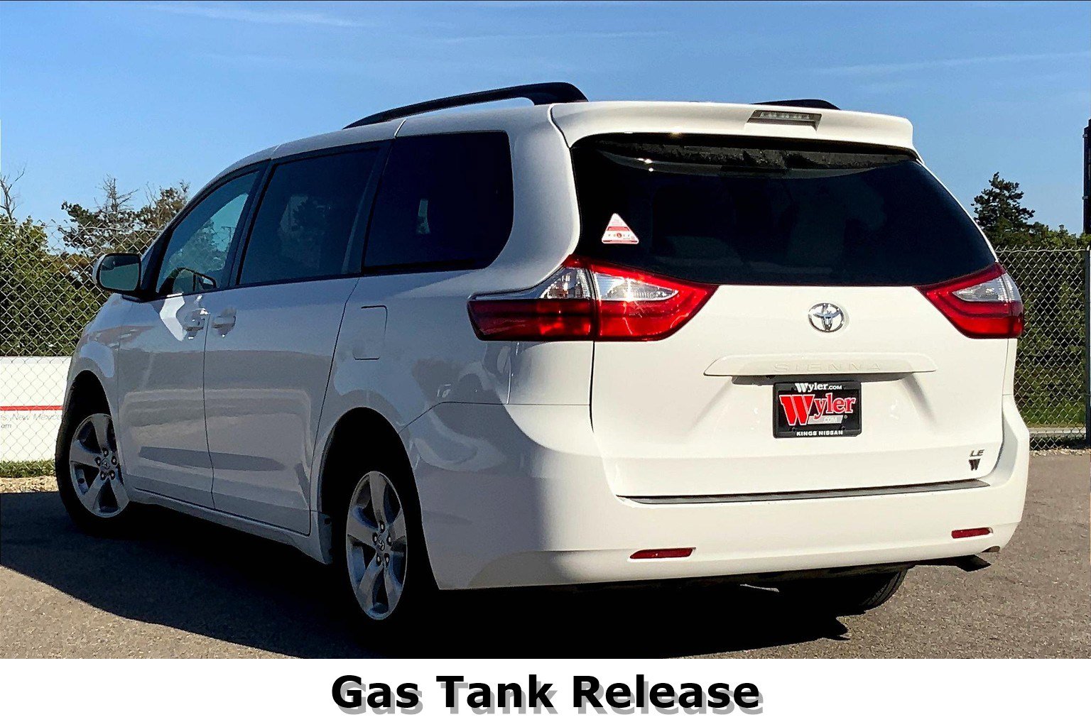 2017 Toyota Sienna LE - Photo 11