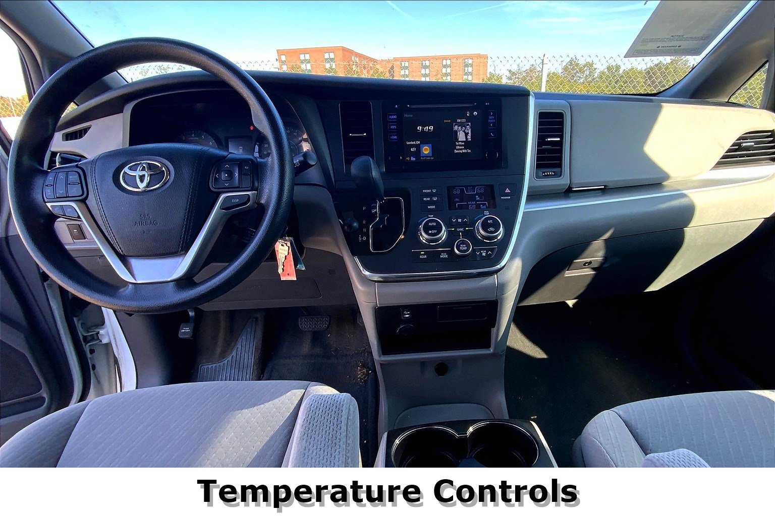 2017 Toyota Sienna LE - Photo 16