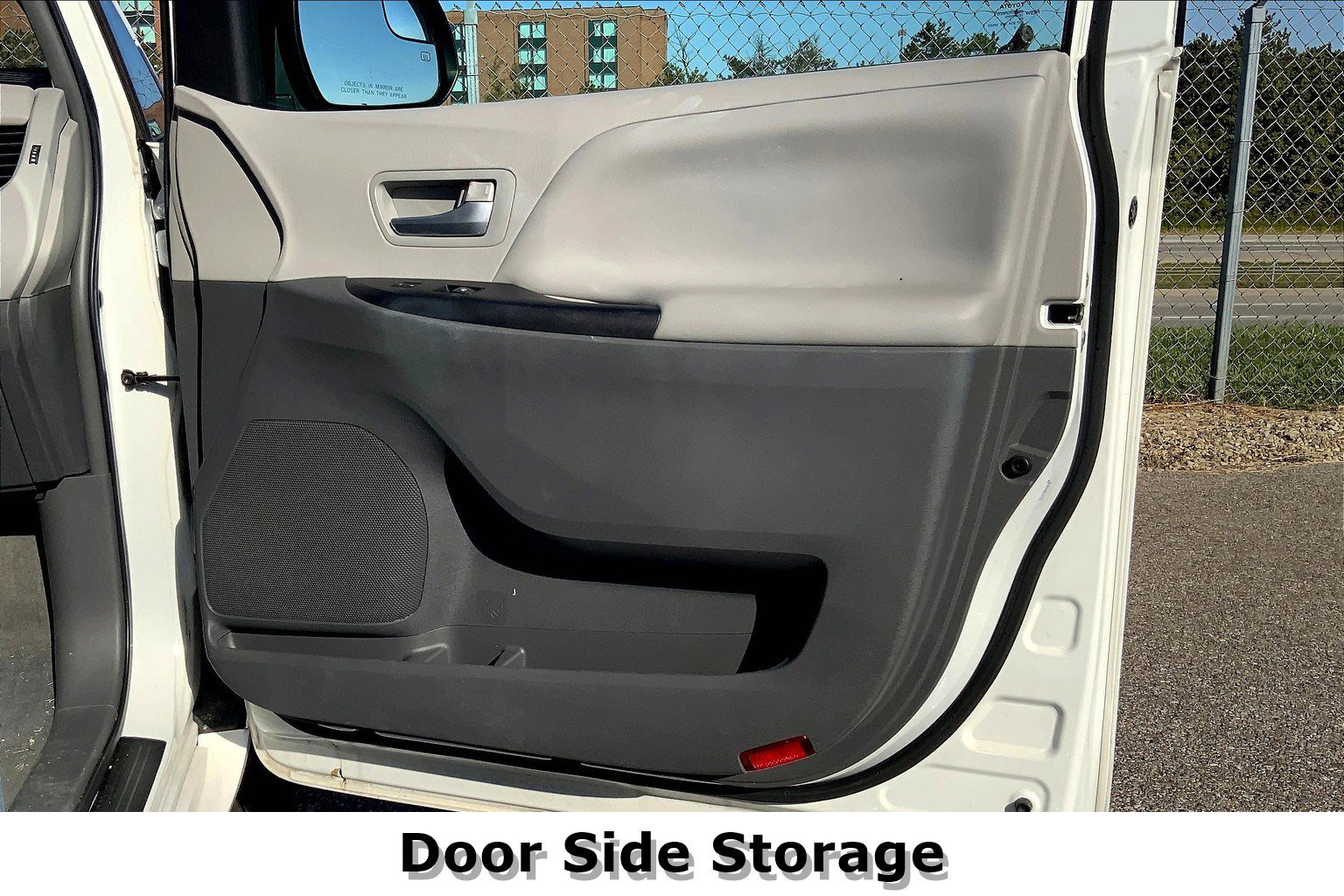 2017 Toyota Sienna LE - Photo 25
