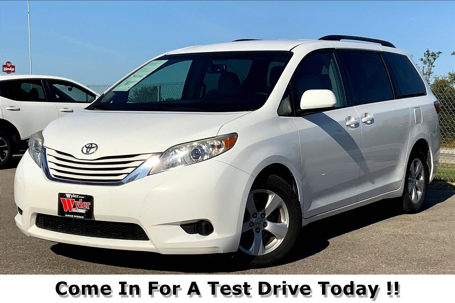 2017 Toyota Sienna LE - Photo 13