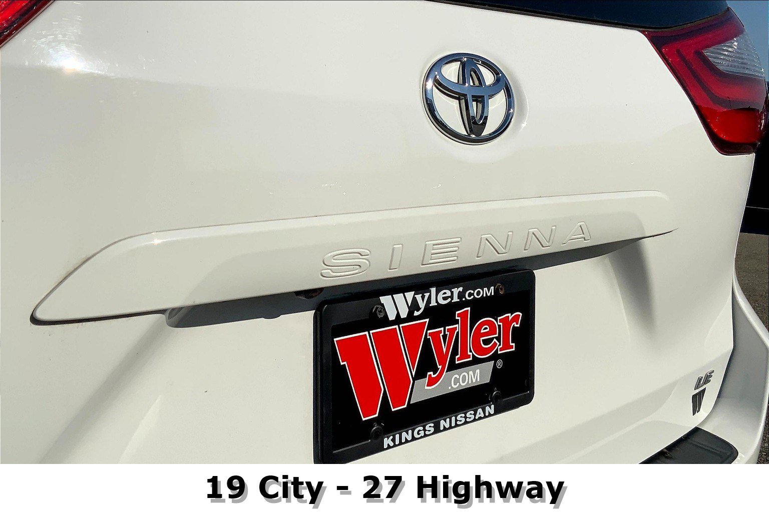 2017 Toyota Sienna LE - Photo 8