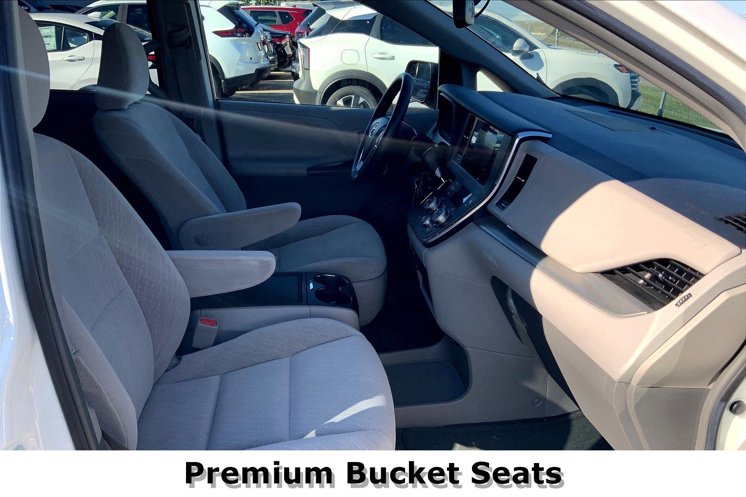 2017 Toyota Sienna LE - Photo 7