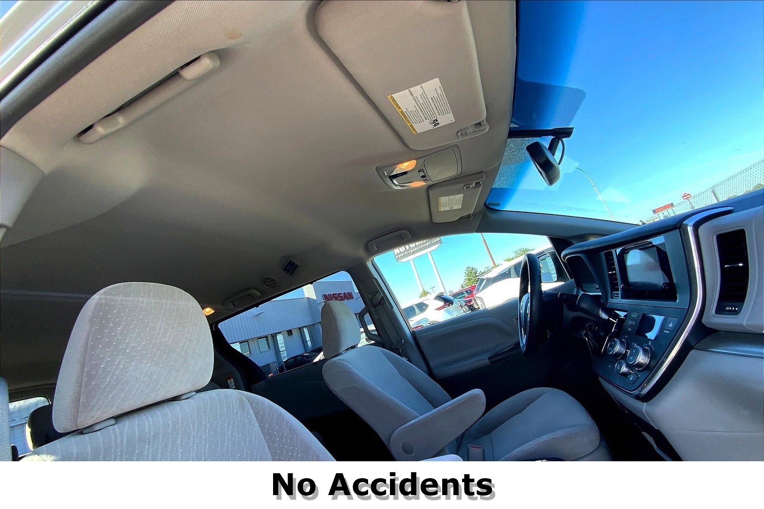 2017 Toyota Sienna LE - Photo 23
